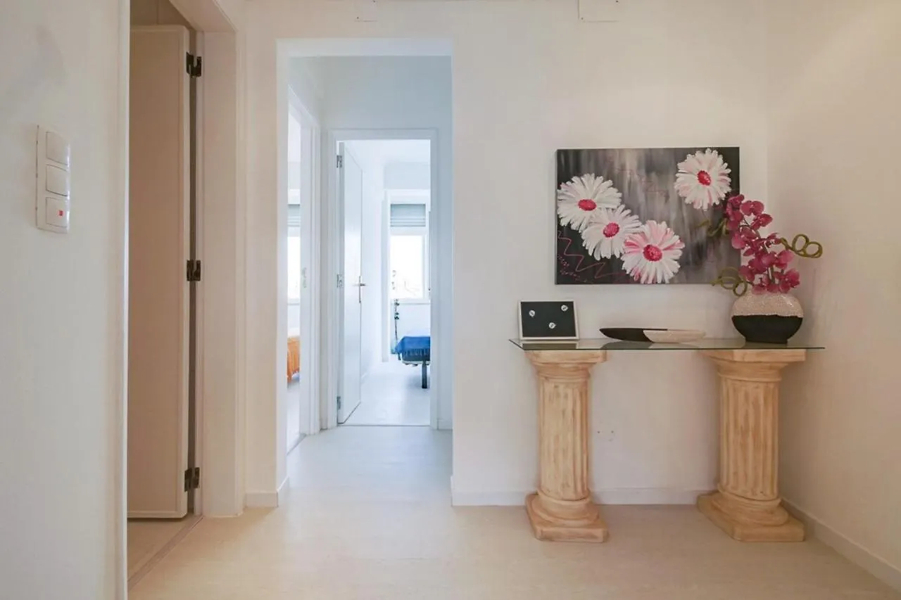 Modern 2 Bedroom Apartment With Views In Lisbon