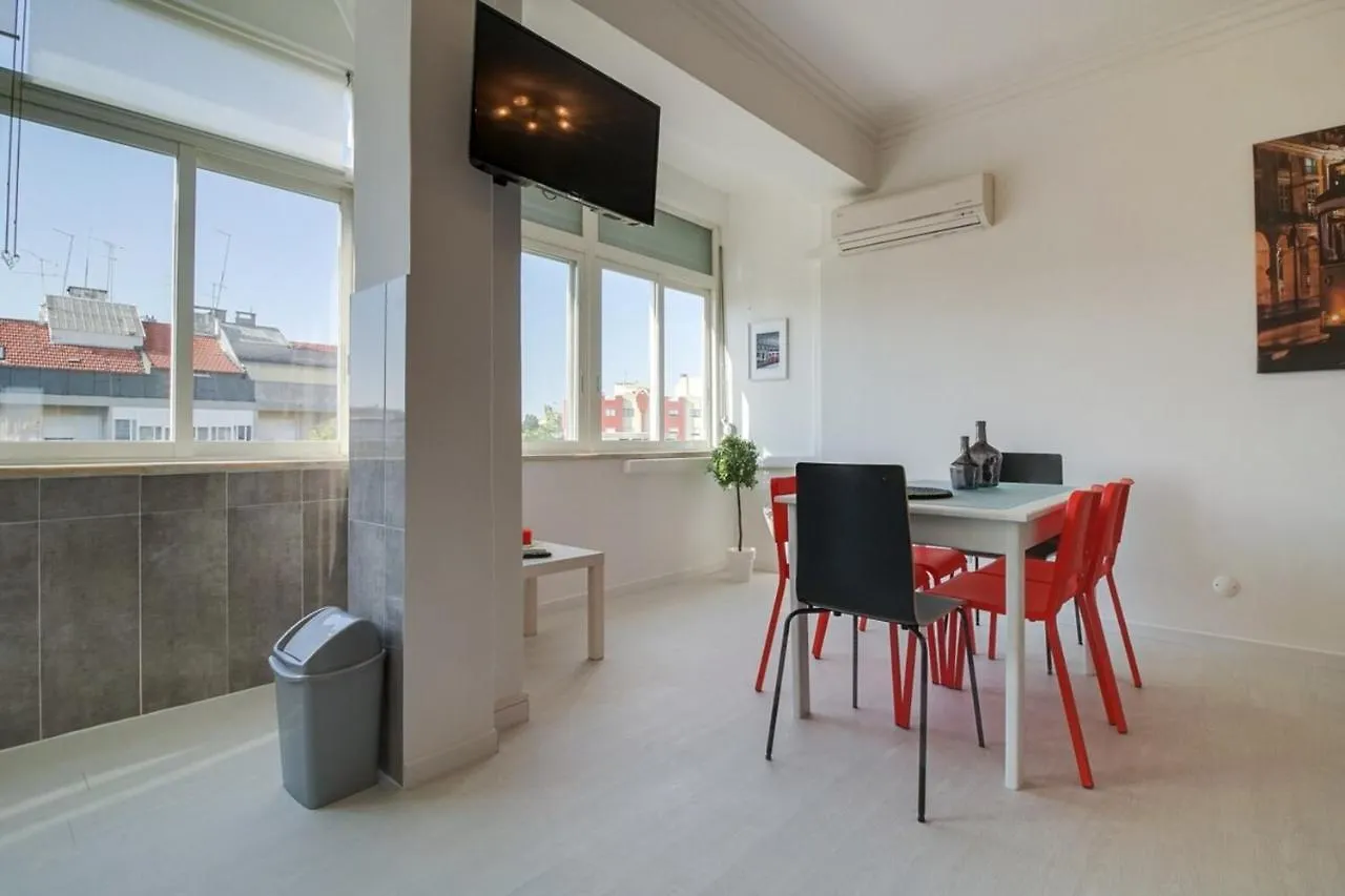Modern 2 Bedroom Apartment With Views In Lisboa Πορτογαλία