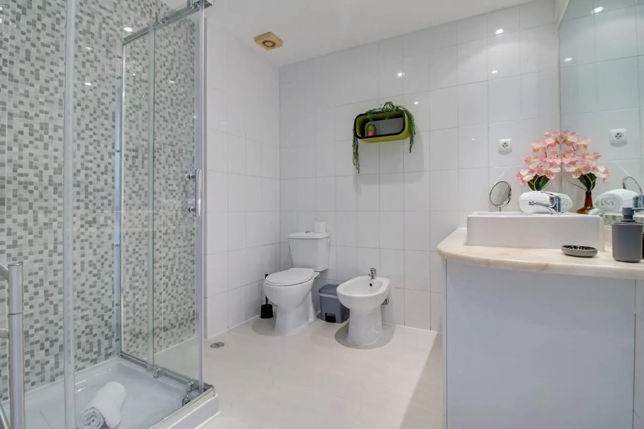 Modern 2 Bedroom Apartment With Views In Lizbona 0*,