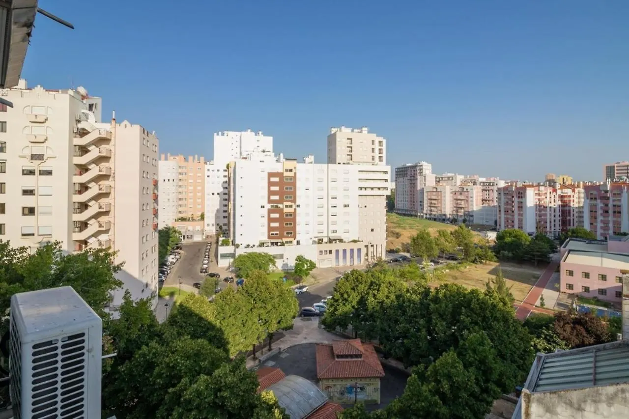 Modern 2 Bedroom Apartment With Views In Lisboa