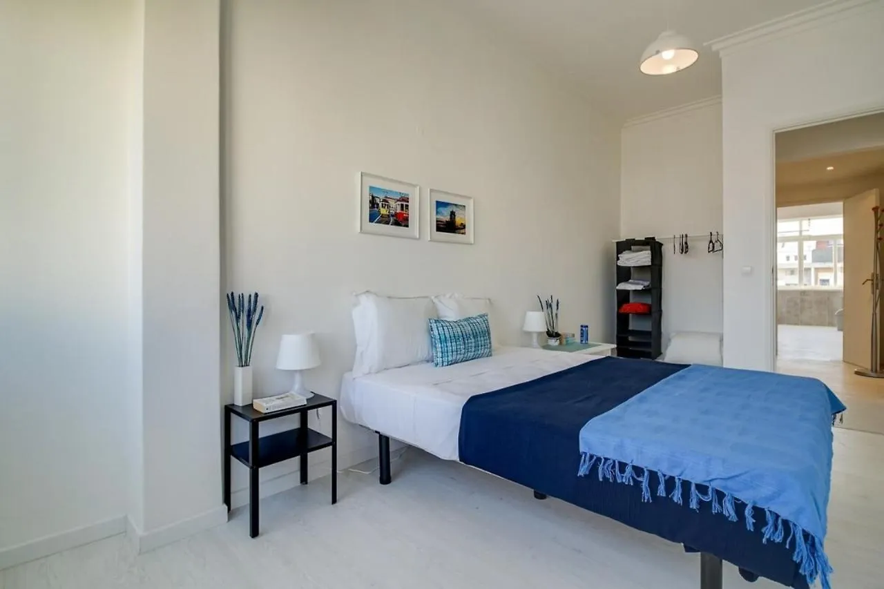 Modern 2 Bedroom Apartment With Views In Lizbona