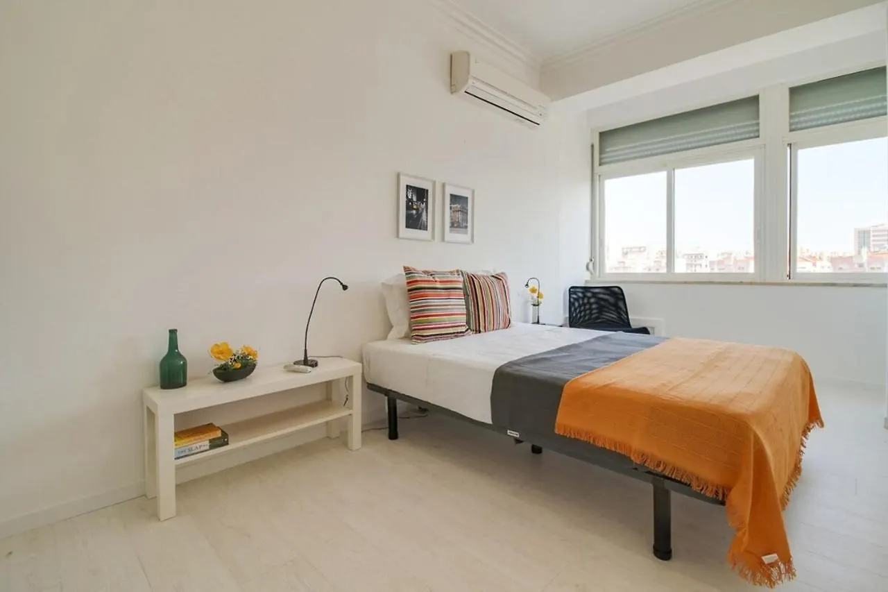 Modern 2 Bedroom Apartment With Views In Lisboa 0*,