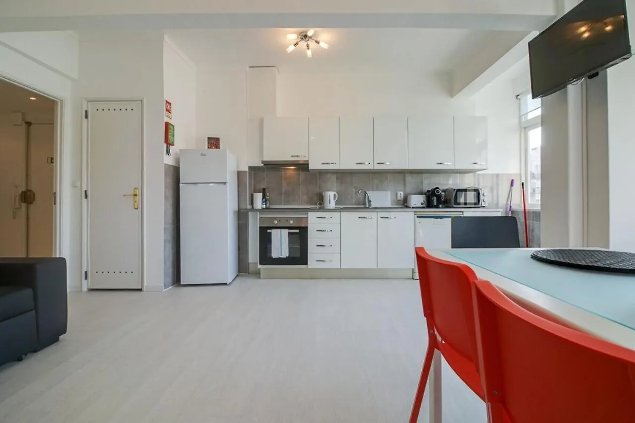 Modern 2 Bedroom Apartment With Views In Lisboa