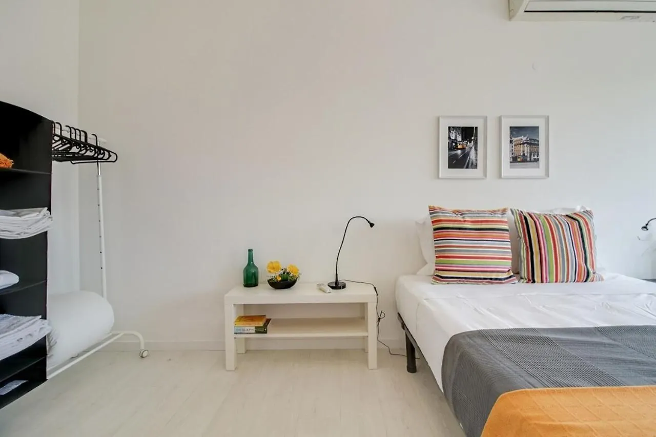 Modern 2 Bedroom Apartment With Views In Lisboa